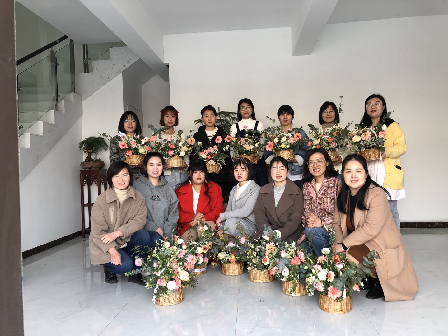 9园林公司组织开展女职工插花活动.jpg 9园林公司组织开展女职工插花活动.jpg